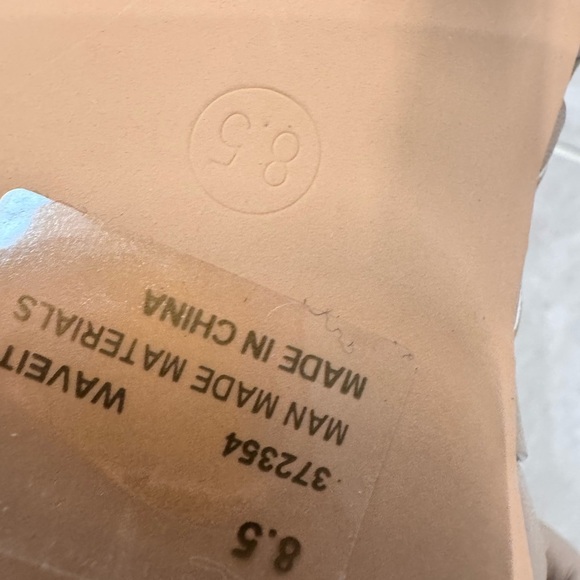 🔥New In ! Fashion Nova Kitten Heels🔥 - Picture 4 of 6